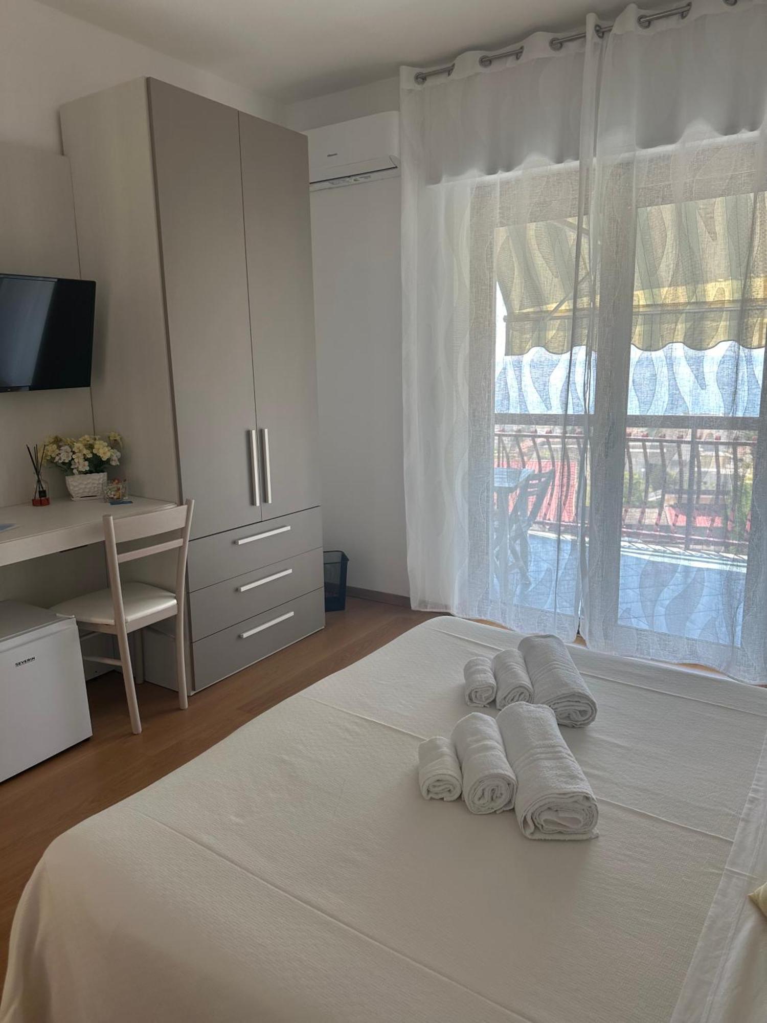 Bnb Nuova Vita Паола Екстериор снимка